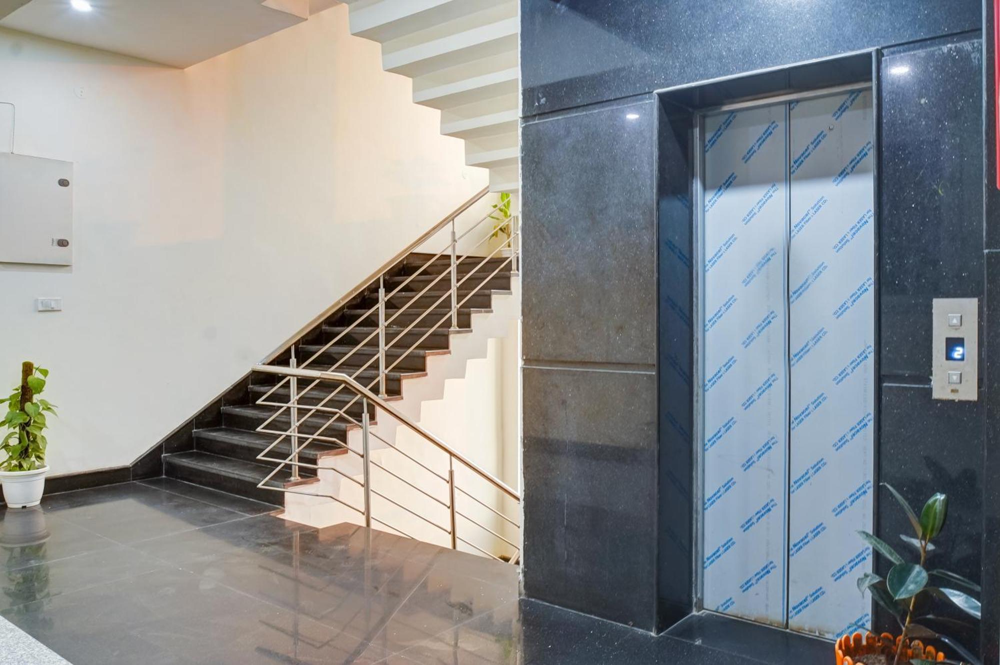 Hotel Noida Express Luaran gambar